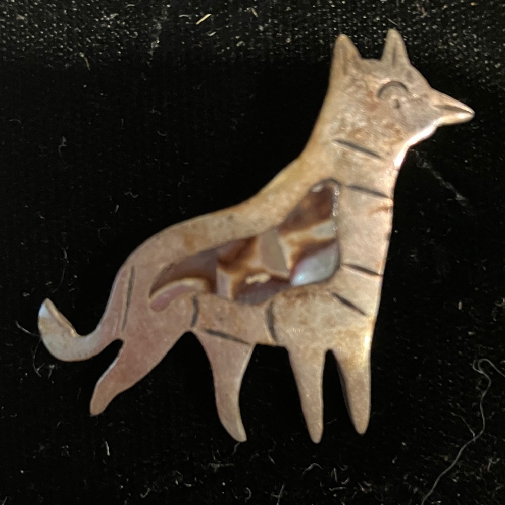 Artistic Wolf Brooch in Brown and sterling Silver